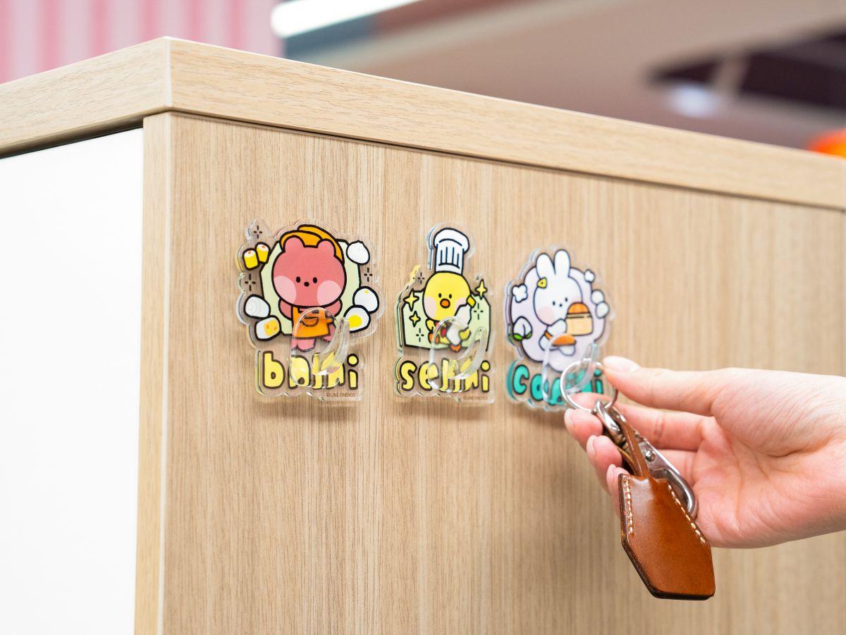 黏貼掛勾 惠顧任何產品折實價每滿$35,獲贈印花1個,儲齊5個印花另加$18可換購。