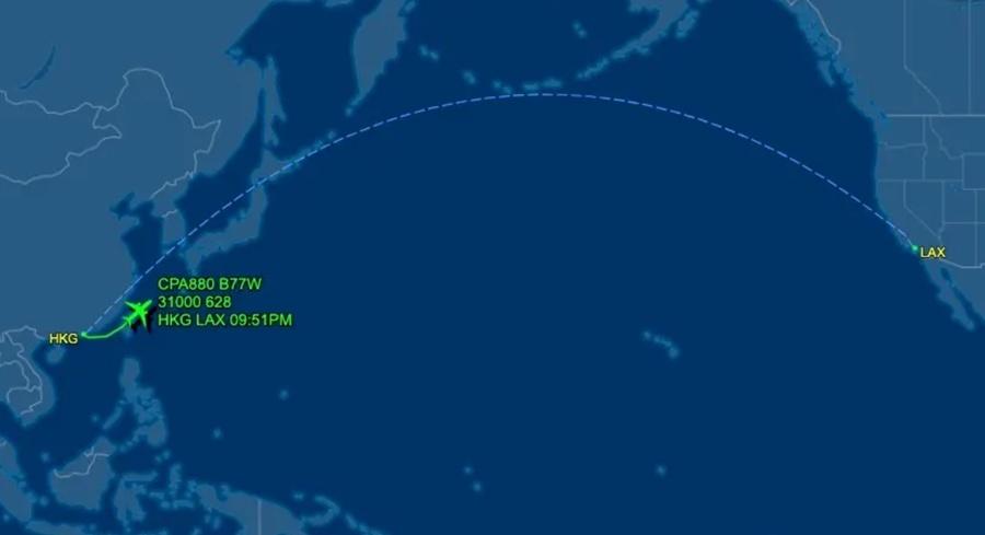 乘客體驗了一次「回到過去」、慶祝2次跨年的奇妙之旅。(FlightAware)