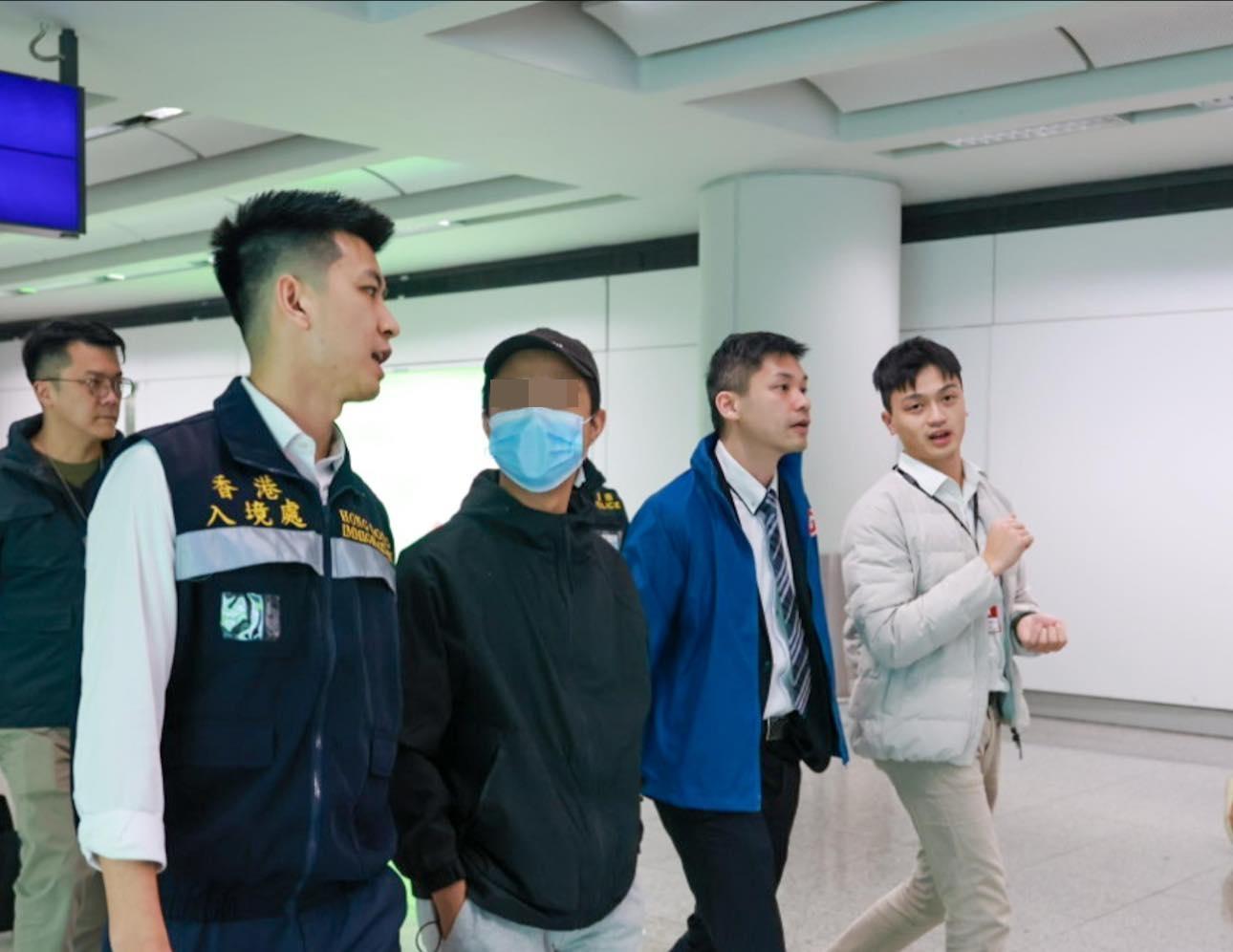 一名29歲男子在緬甸遭禁錮從事非法工作,昨日(27日)深夜由當局專責小組成員陪同從泰國返港。(保安局圖片)