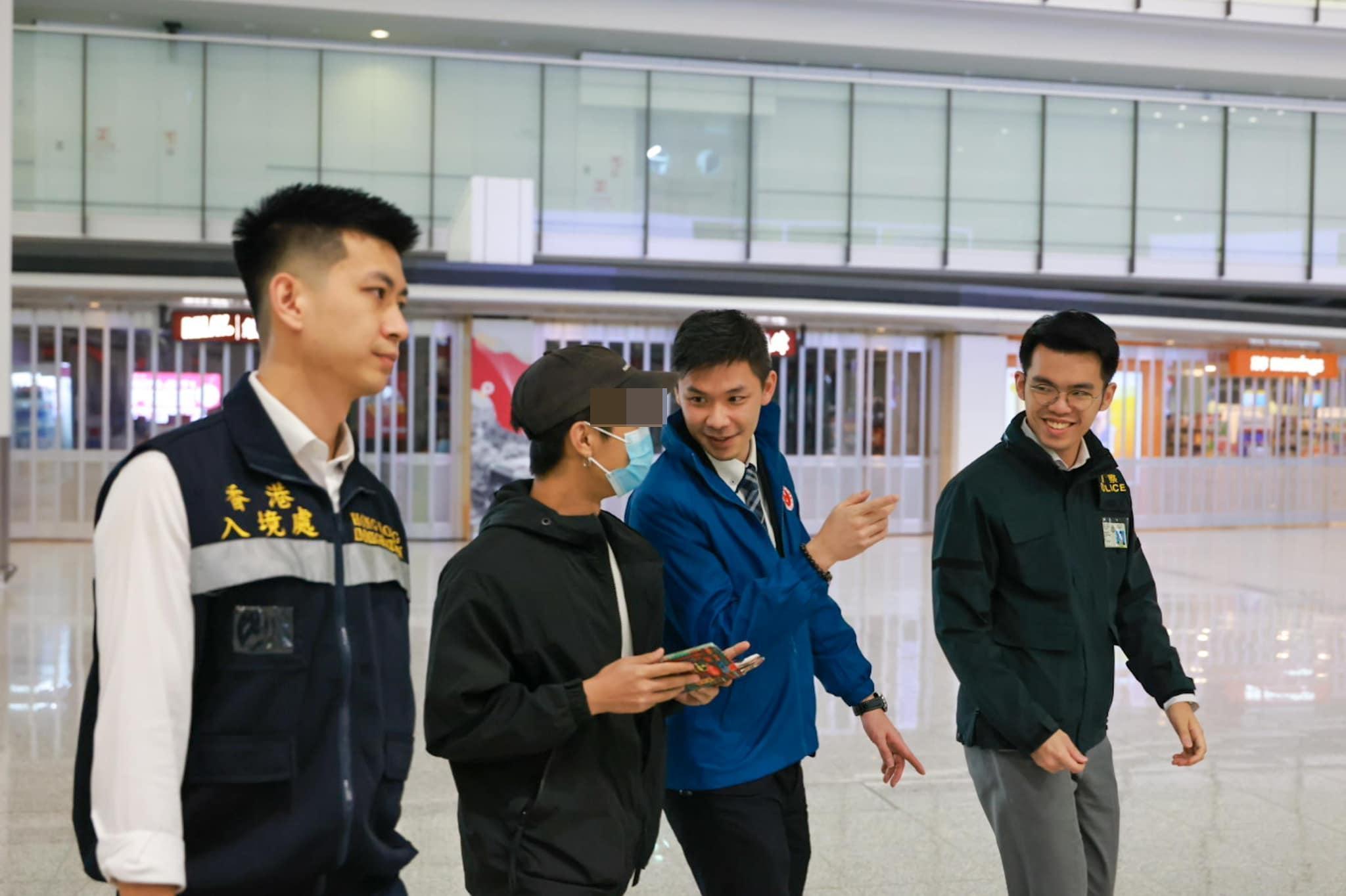 一名29歲男子在緬甸遭禁錮從事非法工作,昨日(27日)深夜由當局專責小組成員陪同從泰國返港。(保安局圖片)