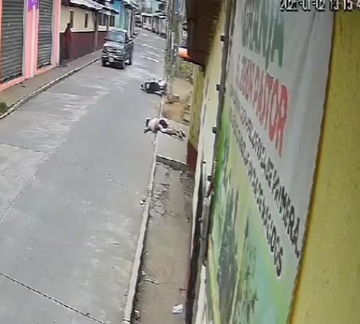 鐵騎士接著躺在地上再沒動靜。(FB)