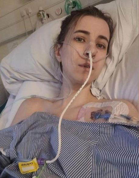 Faye由於腫瘤破裂,令癌細胞擴散至她的腹腔,確診為「腹膜偽黏液瘤」(Pseudomyxoma peritonei)。(X)