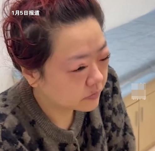 事主輸液治療又引起藥物過敏,一度因呼吸受阻,需要吸氧。(微博)