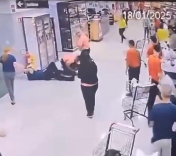 其他員工驚悉事件後立即衝過去制服Paiva。(X)