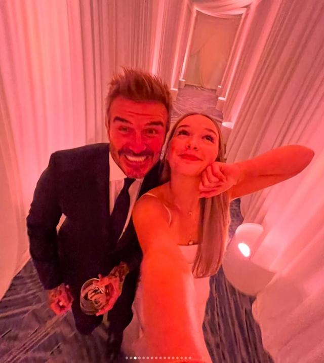 與女兒哈七合照。