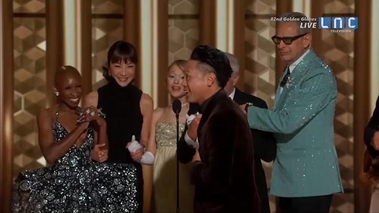 楊紫瓊雙手更一直緊扣Cynthia Erivo和Ariana Grande。