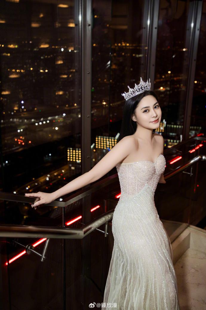 阿嬌新一輯照片就見到她輪廓分明,而且回復纖腰。