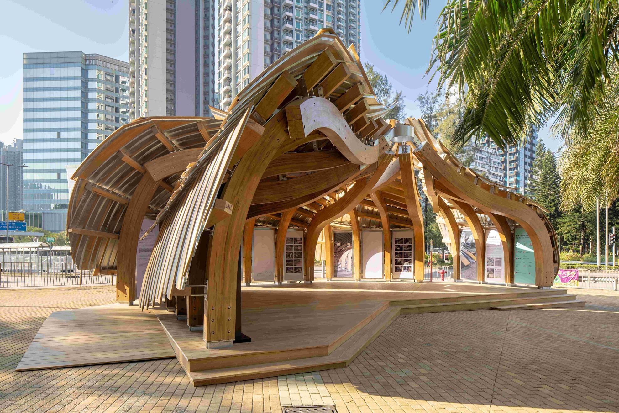 5米高展亭結合創新環境設計技術及傳承大角咀傳統造船相關工藝,旋轉建築外形借鑒船體形態,象徵著海浪的起伏。