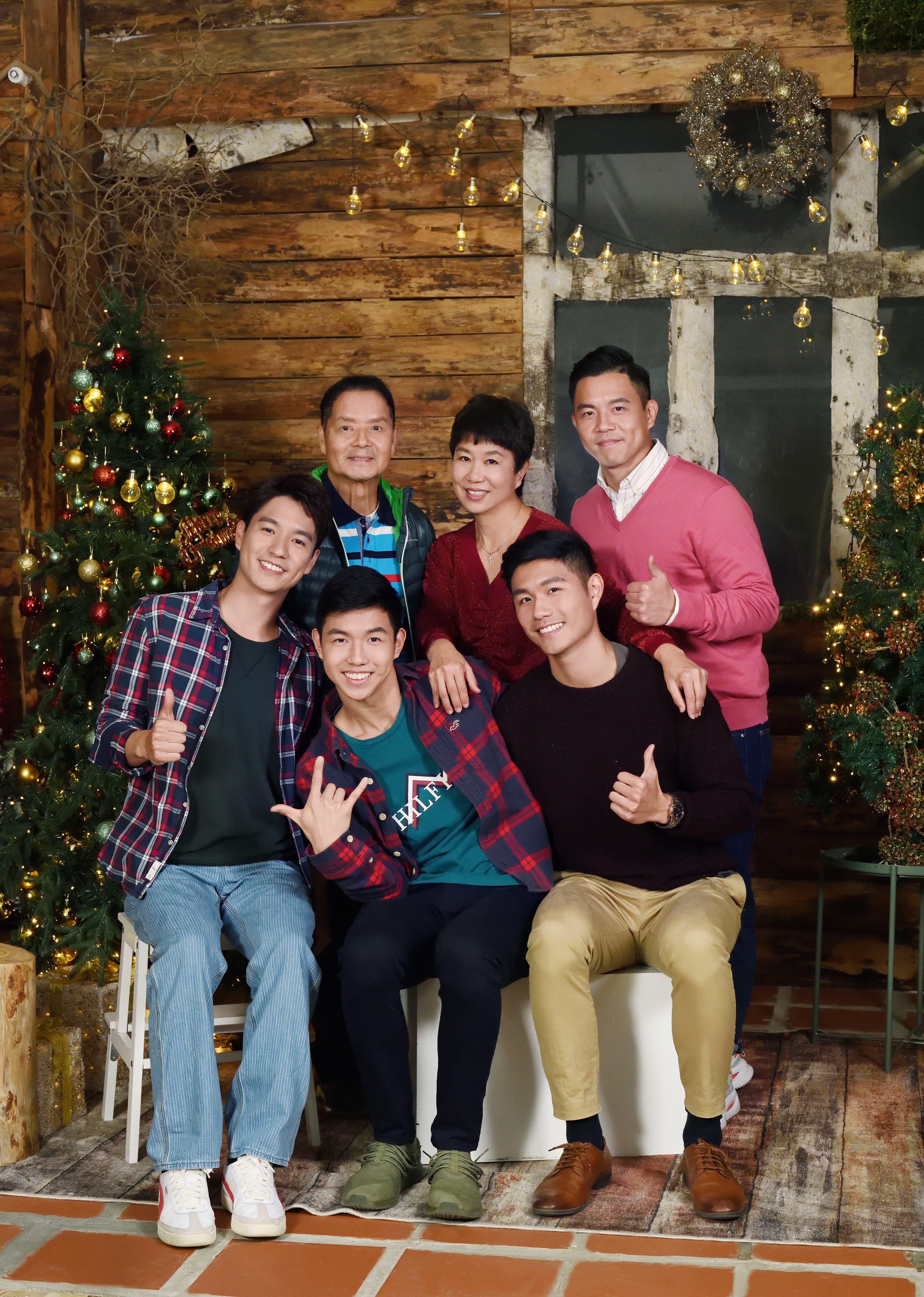 吳大強一家兩年前拍攝的全家福。