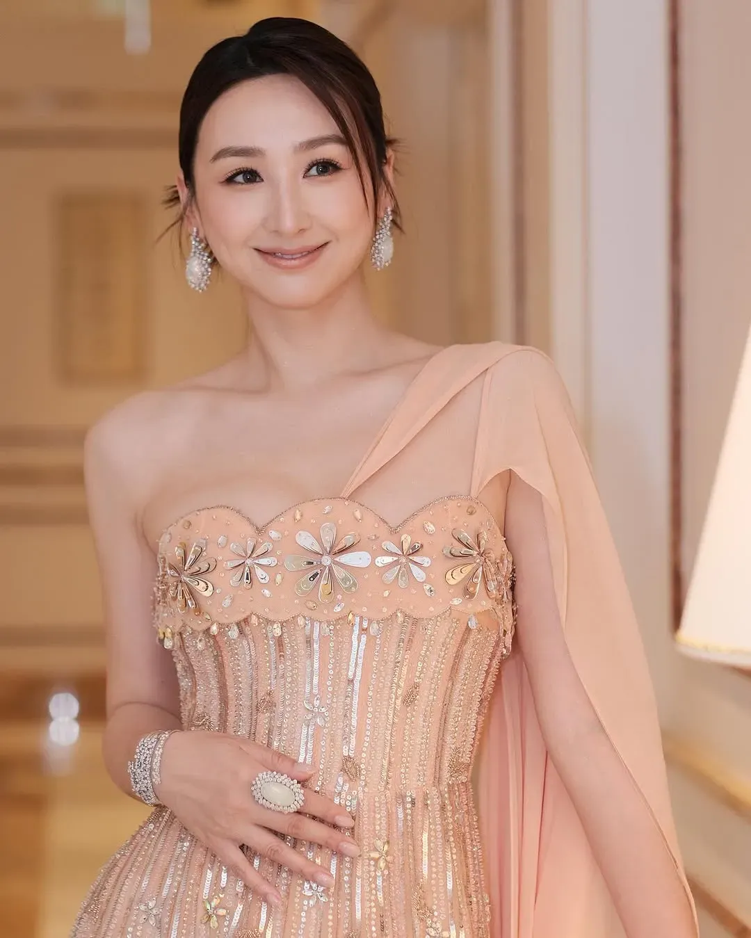 高Ling這個完美造型,展現其個人獨有魅力。