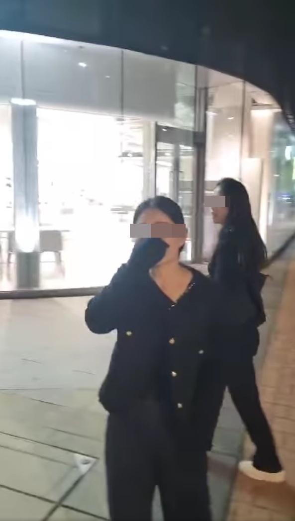 兩名懷疑是「迷暈黨」的女子。(網片截圖)