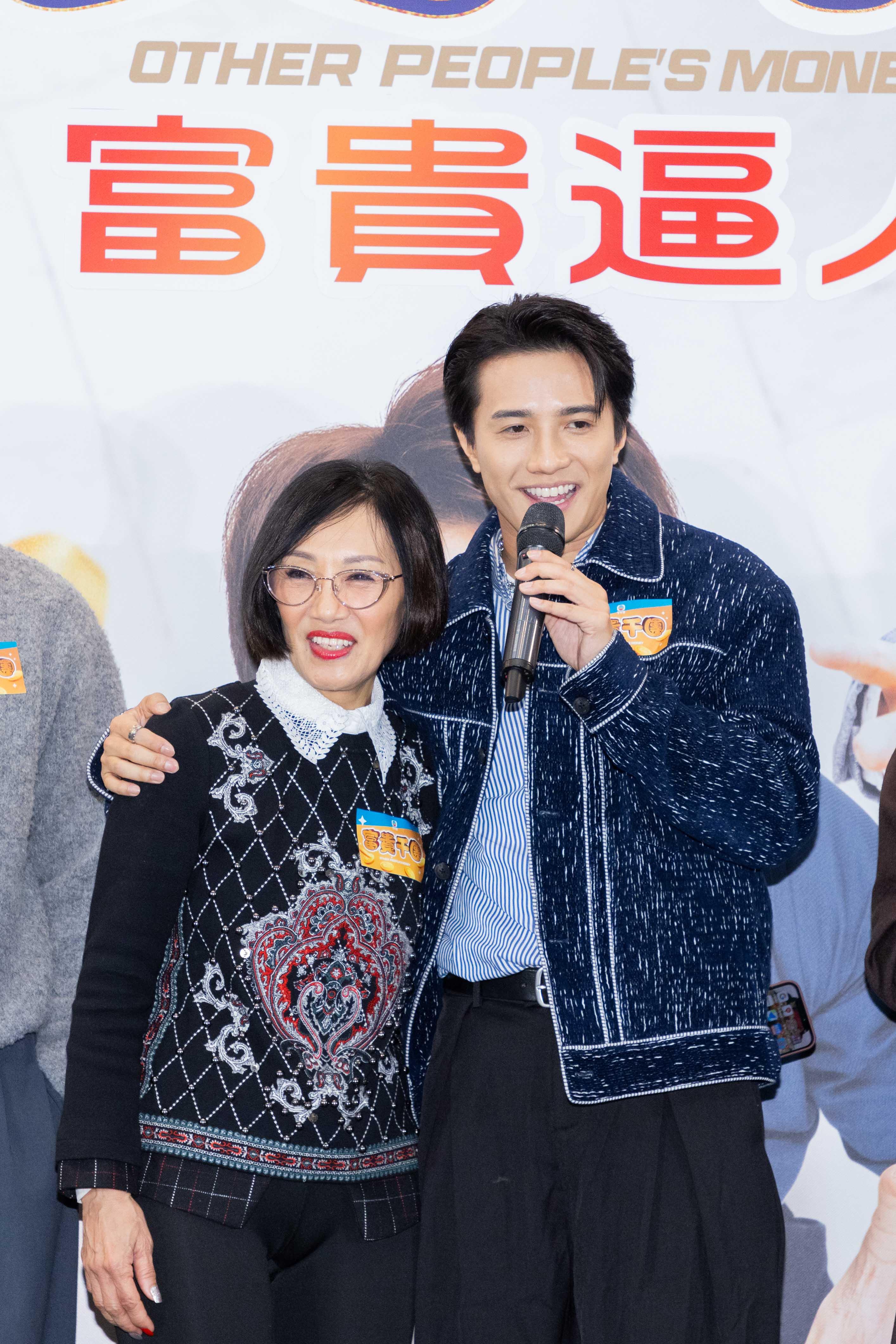 劇中韓馬利演黃庭鋒媽媽,兩人私下亦已母子相稱。