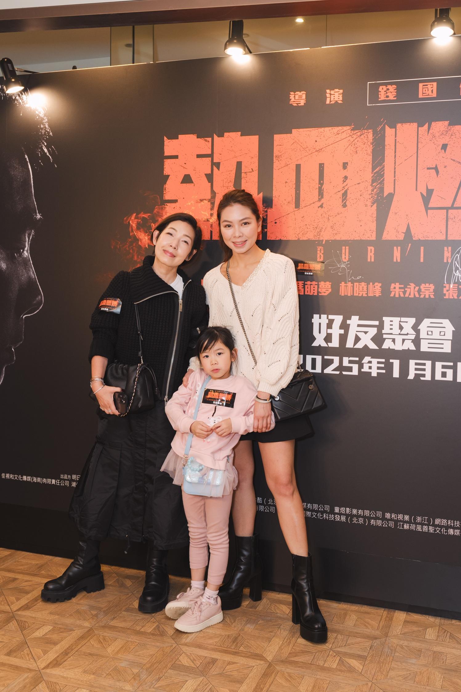 黎芷珊亦有出席活動,與錢國偉太太及囡囡Abby合照。