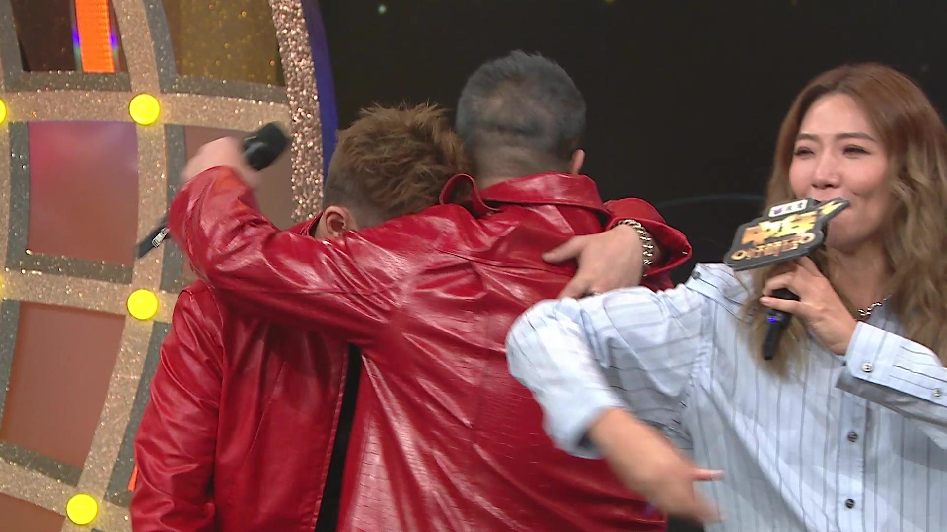 郭偉倫得悉分數後激動落淚。