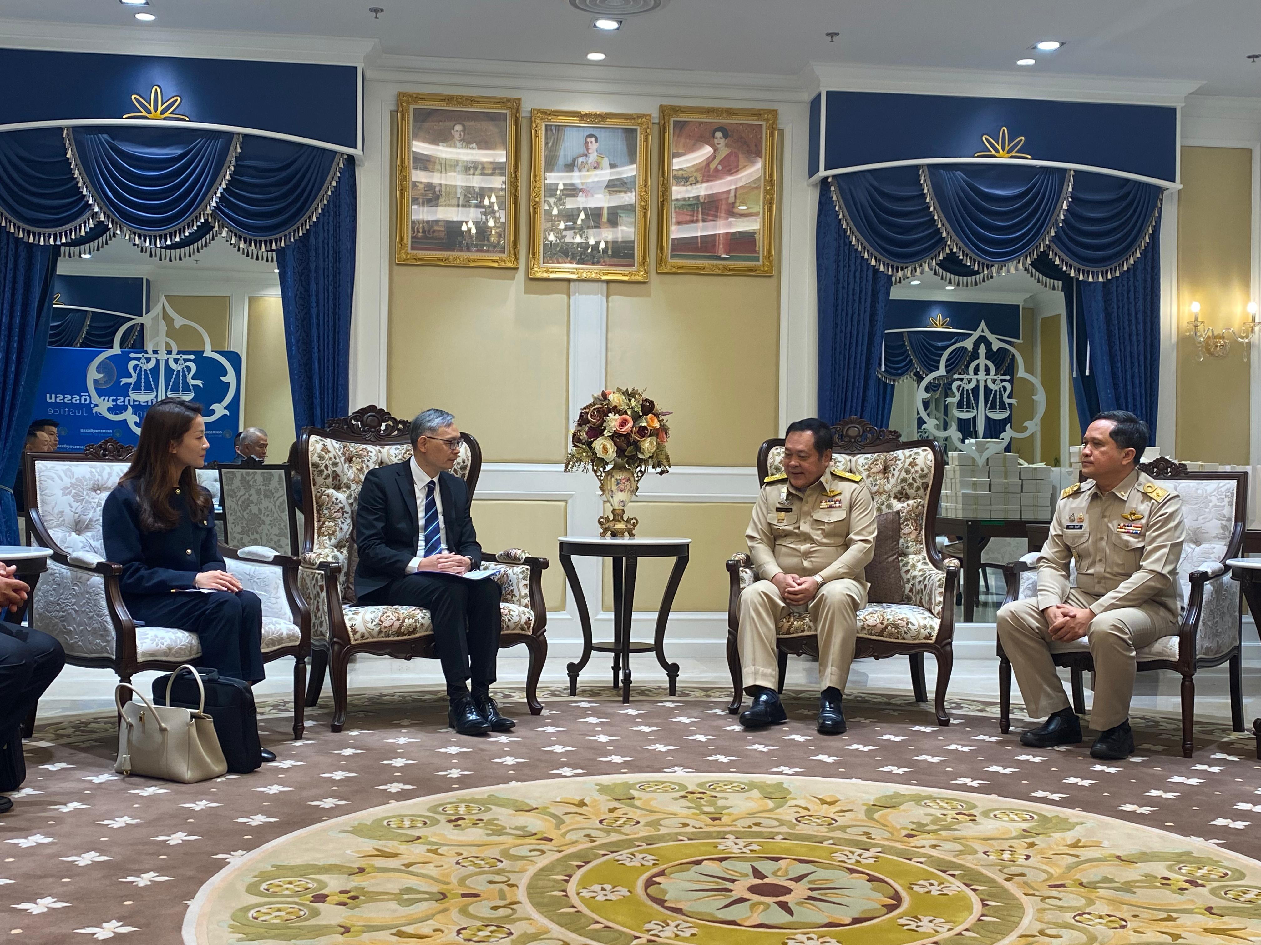 專責小組與泰國官員會面。(政府新聞處)