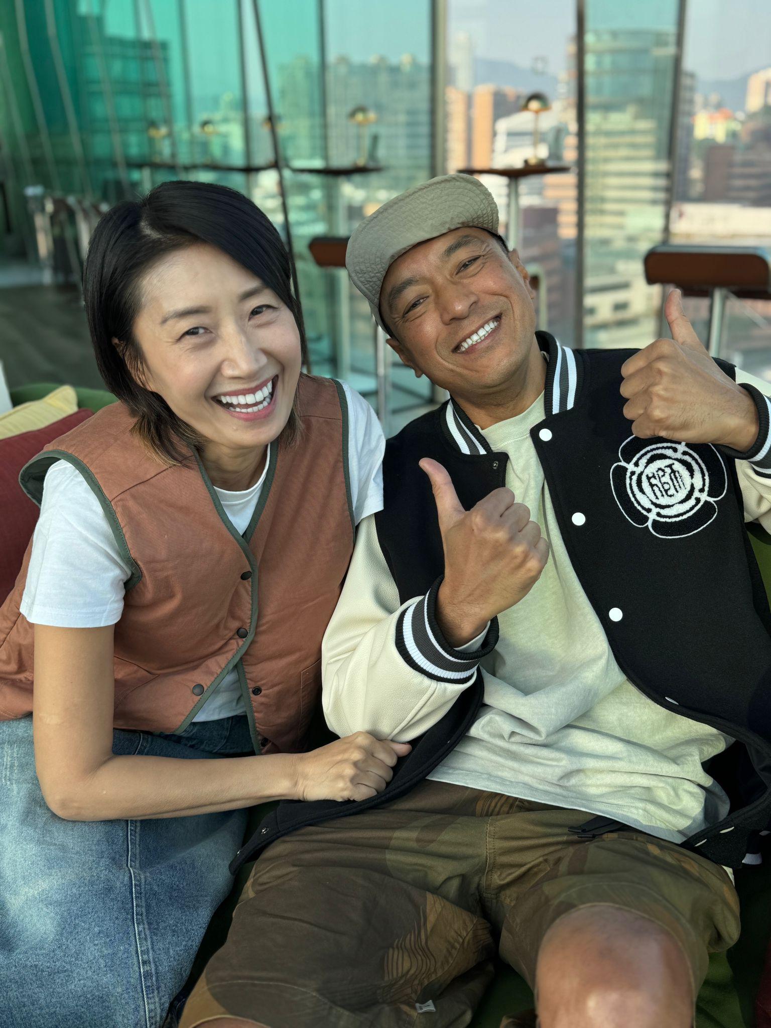 黑哥和太太形容這首MV成功誕生,多得一班好友相助,當中有不少素未謀面的,所以特別感恩!