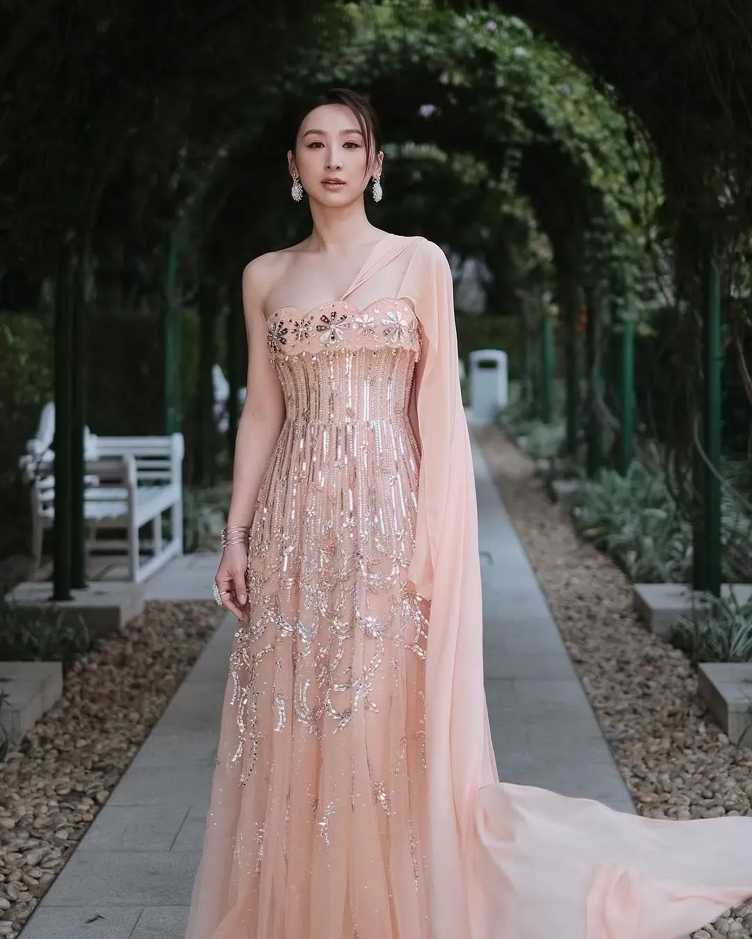 高Ling這個完美造型,展現其個人獨有魅力。