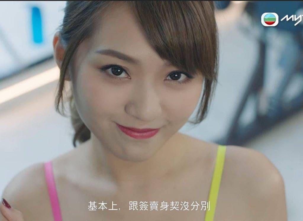 Bella林穎彤在第二集性感上陣,大騷事業線。