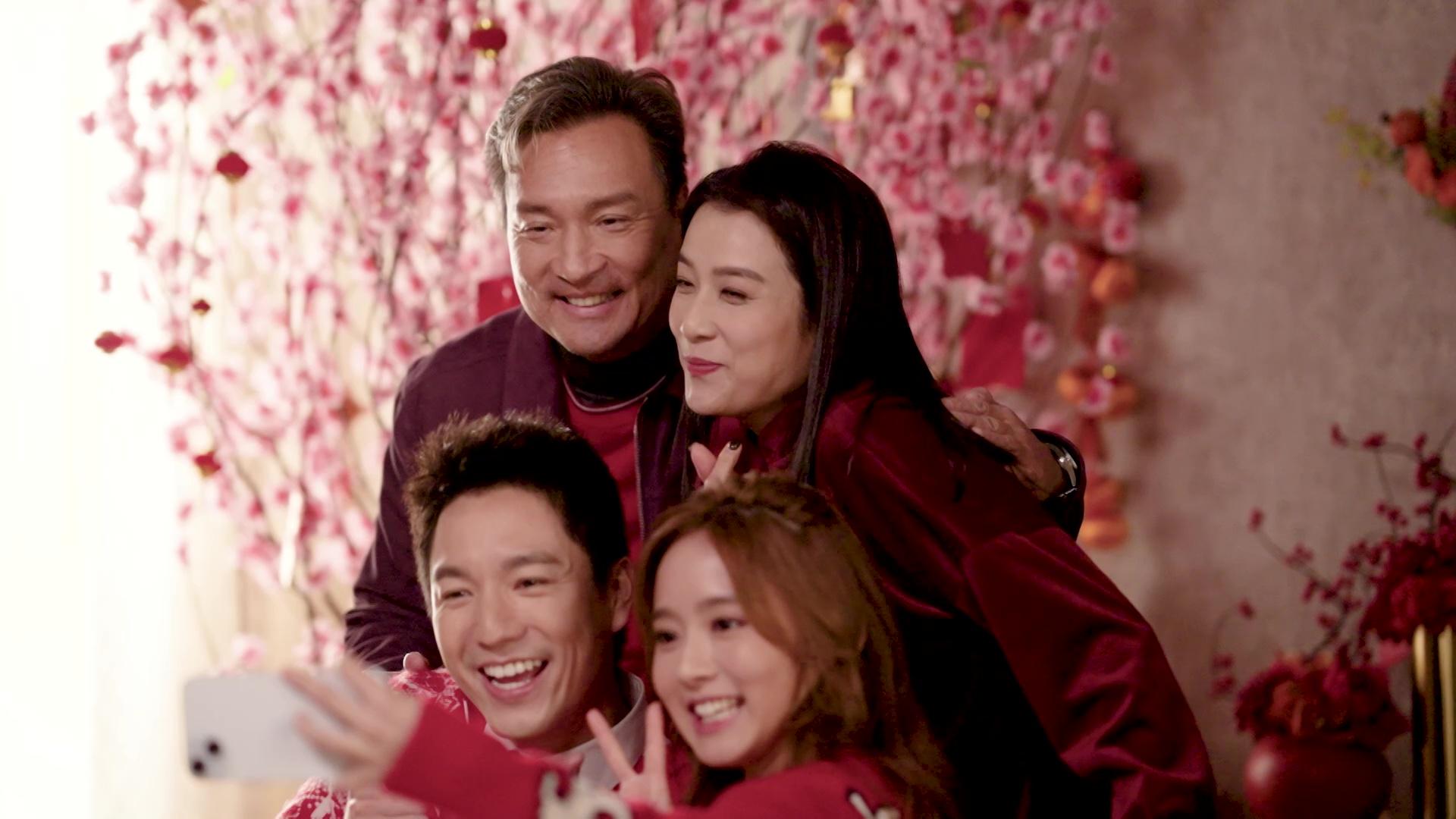 吳偉豪、羅毓儀、葉凱茵及黃子雄扮演一家人。