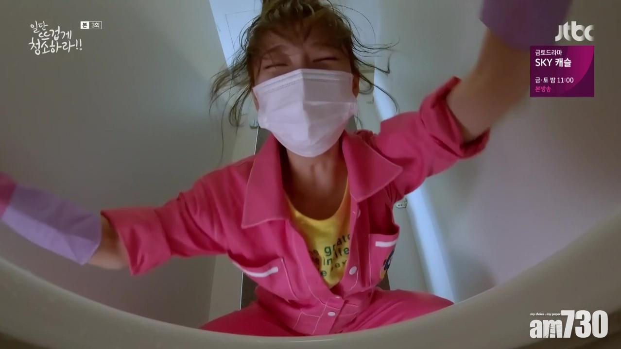 怕馬桶臭的話就帶上口罩清潔吧!