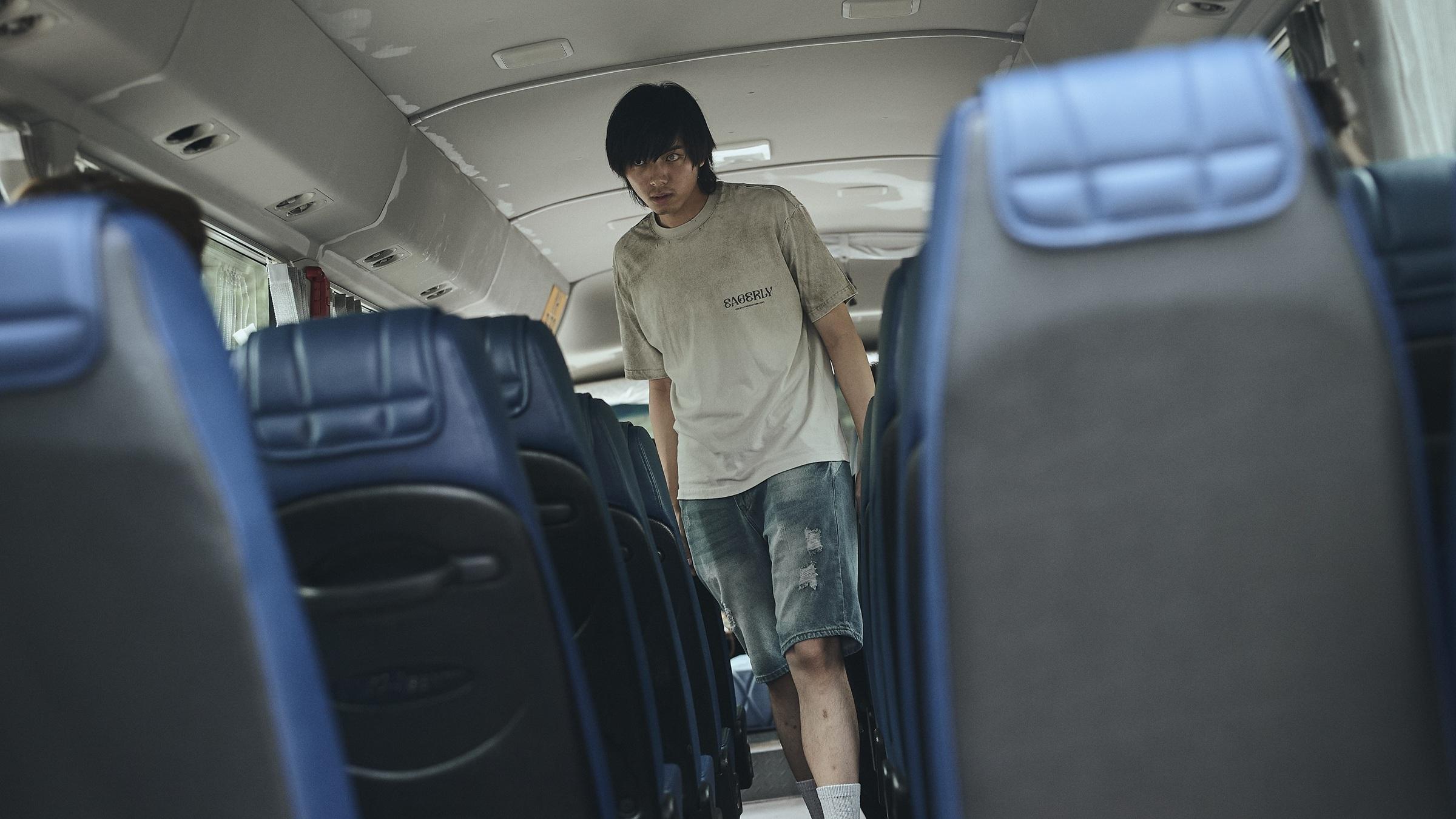 193自薦在港版《無用的謊言》演蓬頭垢面角色。