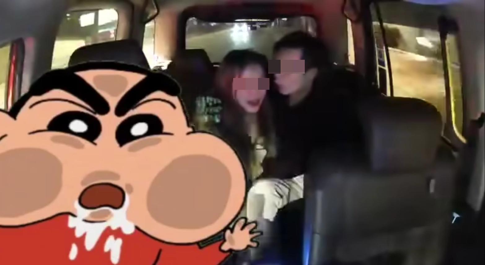 兩名疑似情侶之的士乘客爭執,女方爆喊稱遭家暴。(網片截圖)