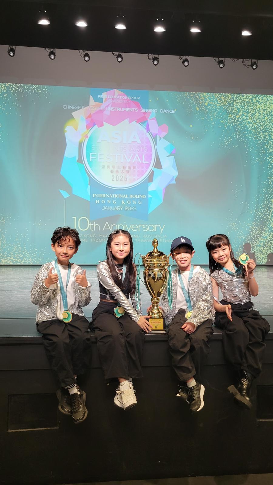 Payton、Karlos、Mila及「包包」徐心怡奪團體舞中童組冠軍。