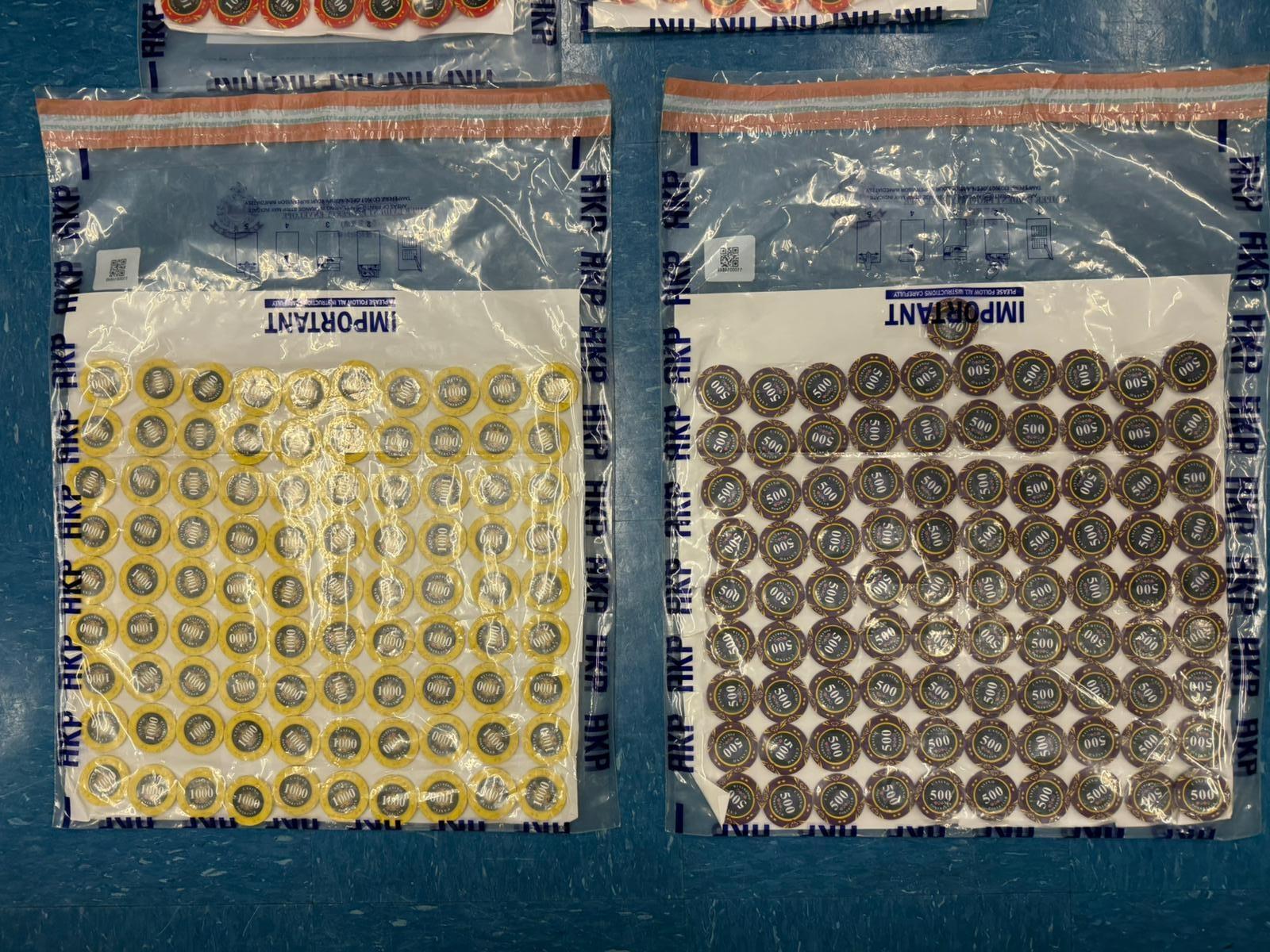 檢獲面值約42萬元籌碼。(警方圖片)