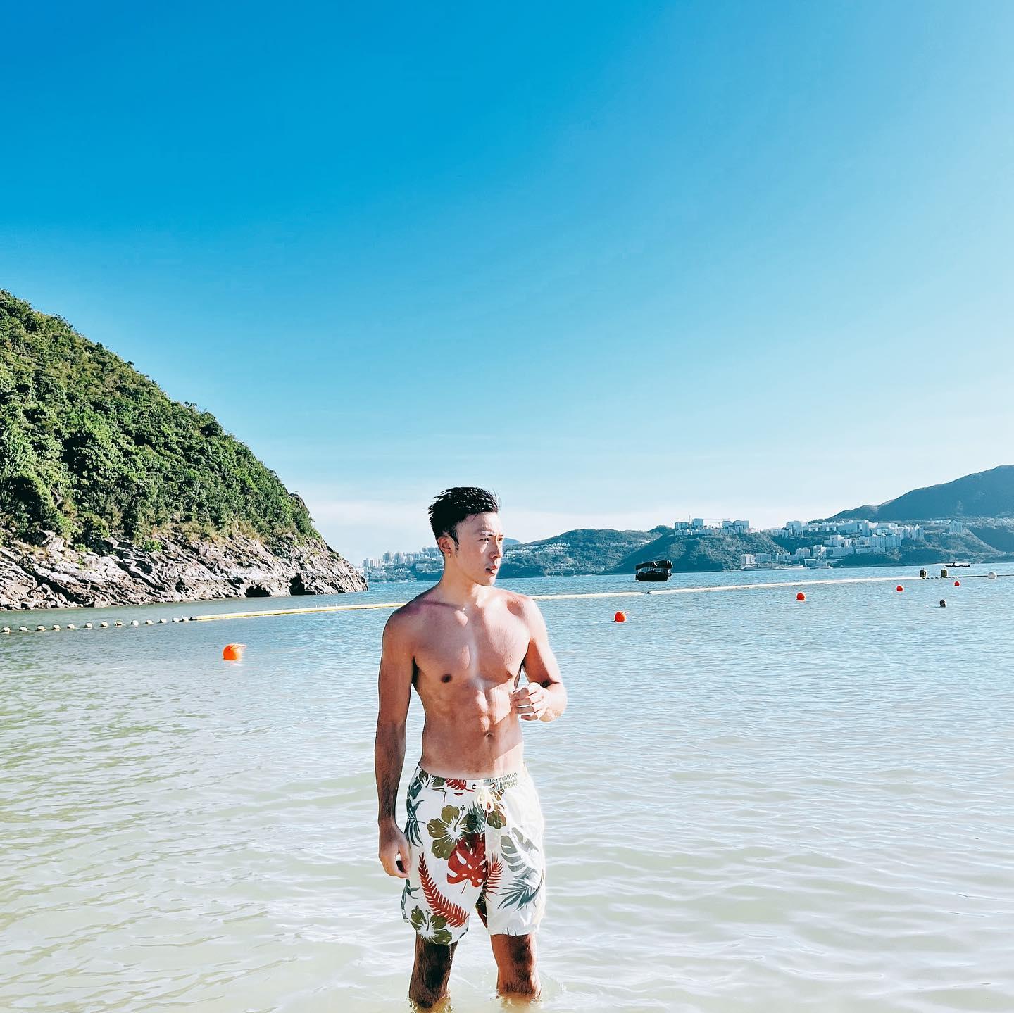 姚宏遠平時有操開gym,社交網站有腹肌相任睇。