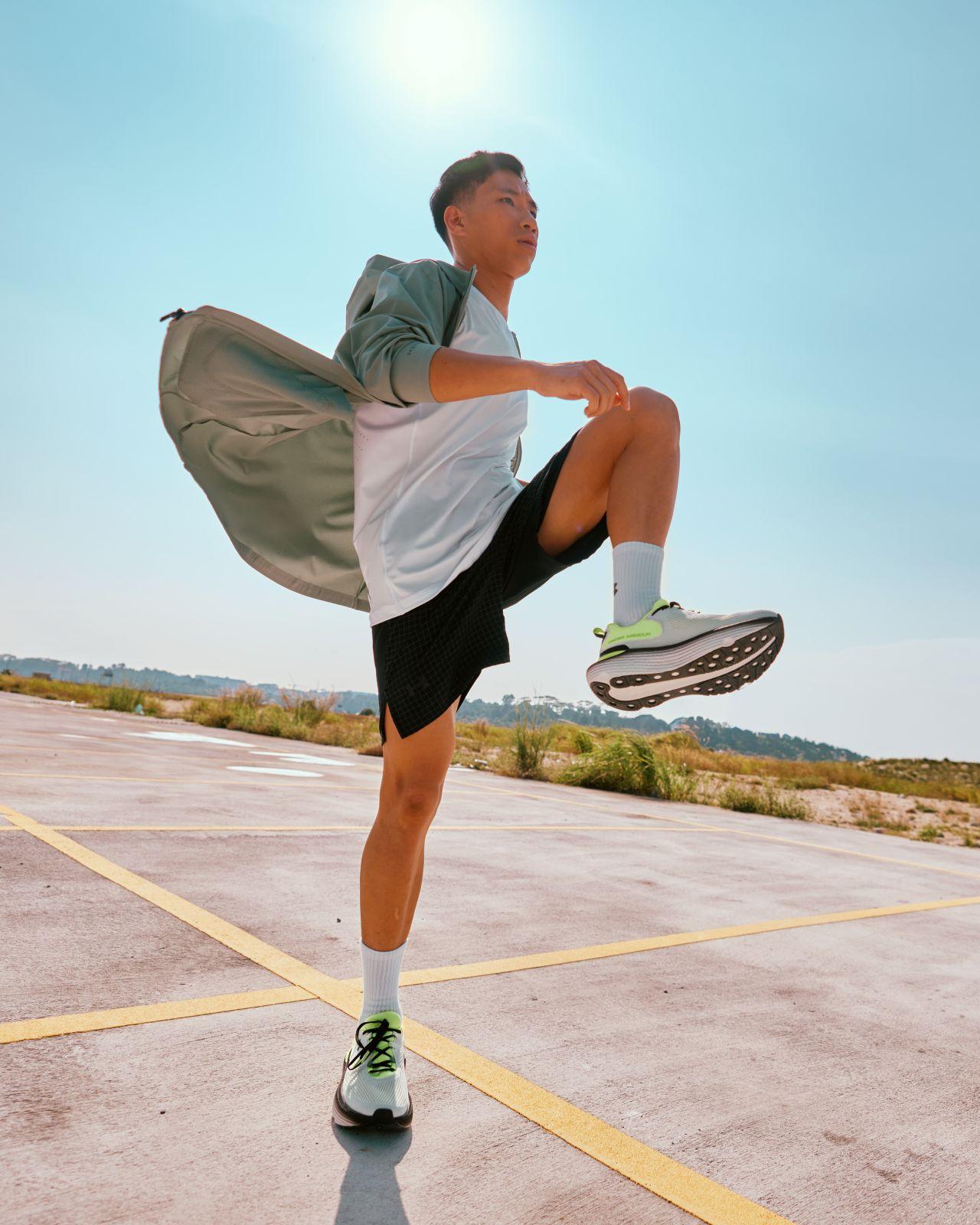 男、女分別以熒光綠及耀目粉登場,盡顯個性!