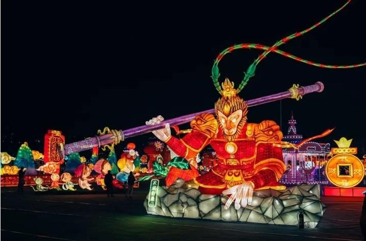 去年「黑神話 · 悟空」大收旺場,今年灣區超級燈會便有以「大聖歸來」的花燈,造型精細。 (圖片來源:W的世界@小紅書)