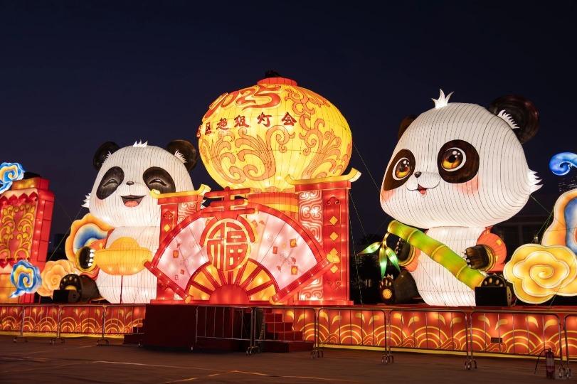 在灣區超級燈會內,每年都有熊貓花燈,賣萌造型可愛。(圖片來源:瀟瀟@小紅書)
