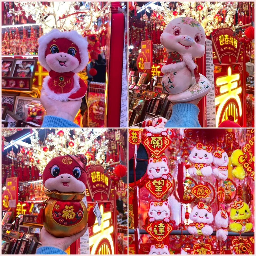 深圳筍崗文具玩具禮品城樓高四層,一二層售賣年貨,除了揮春對聯外,還有不少以蛇造型的可愛賀年吉祥物。(圖片來源:路佳@小紅書、凱德印象@小紅書)