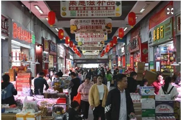 海吉星批發市場有水果乾貨茶葉,應有盡有,過年大量送禮建議這裏進貨。(網上圖片)