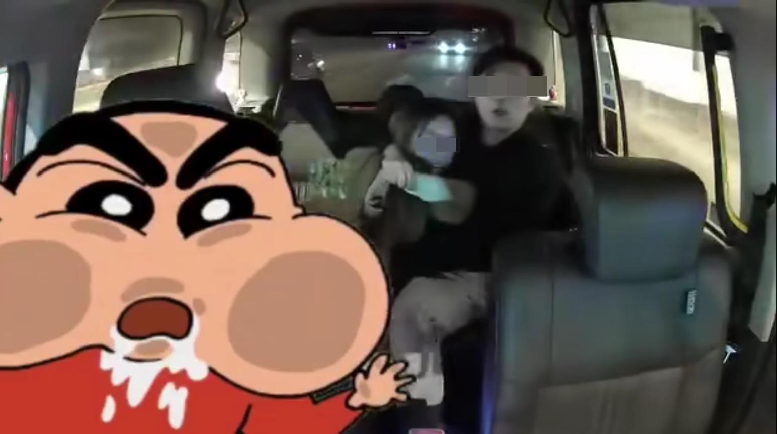 兩名疑似情侶之的士乘客爭執,女方爆喊稱遭家暴。(網片截圖)