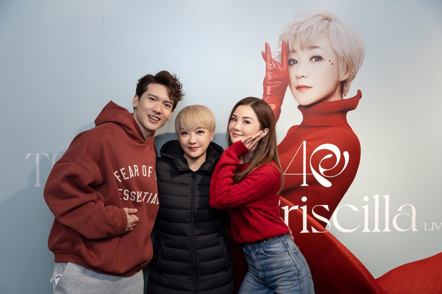 陳慧嫻與阿Sa和Kenny在後台合照。