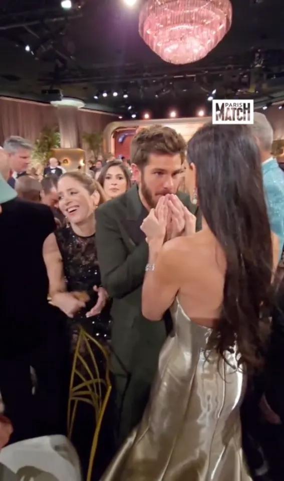 有網民發現狄美摩亞與安德魯加菲在金球獎當日有不少親密互動。