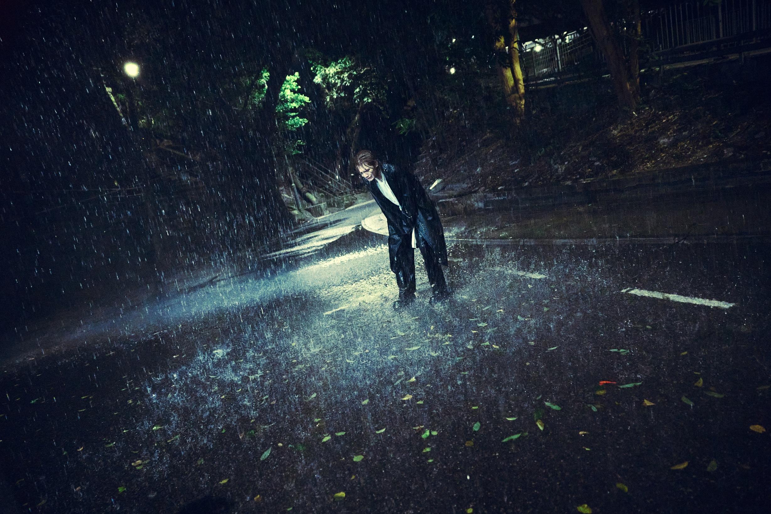 李駿傑Jeremy為新歌《活》MV,初嘗拍淋雨戲的滋味。