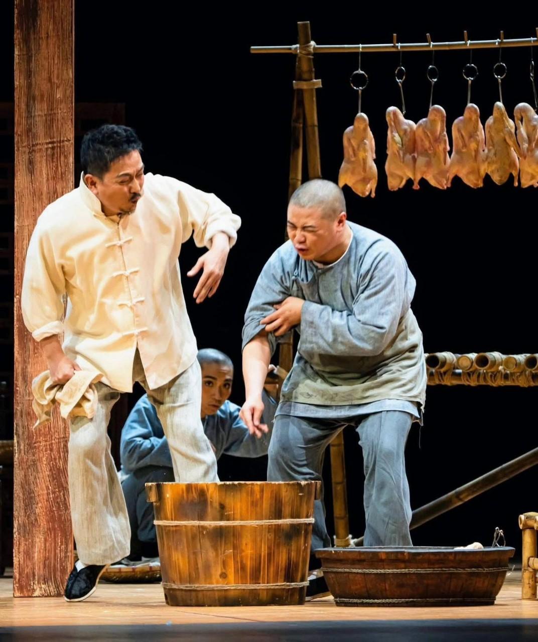 《天下第一樓》—誰是主人誰是客?(作者提供)