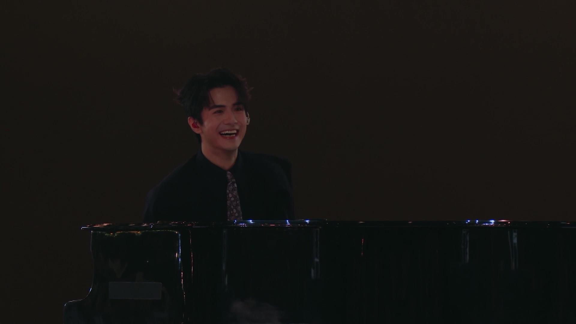 小春同黃子弘凡嘅《無賴》舞台都有 Oscar,仲要係文質彬彬style嘅Oscar。