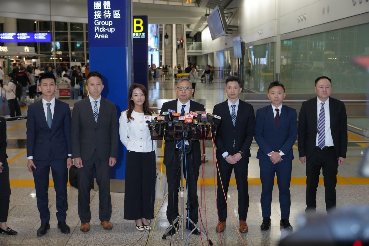 保安局專責小組到泰國跟進有港人懷疑被誘騙到東南亞國家,晚上結束行程返港。保安局副局長卓孝業表示,12名港人正在當地被禁錮,其中11人身處緬甸、另一人身處柬埔寨