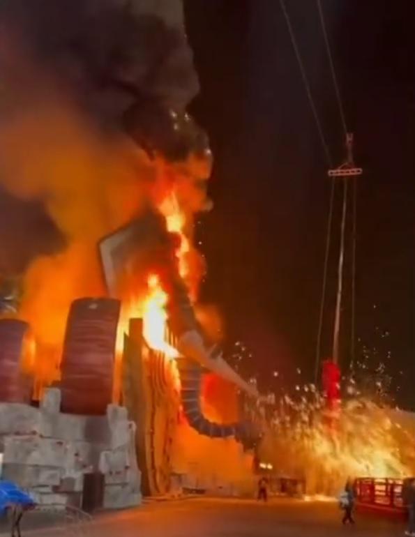 廣西打鐵花表演引起火災,火勢蔓延速度快。(網上截圖)