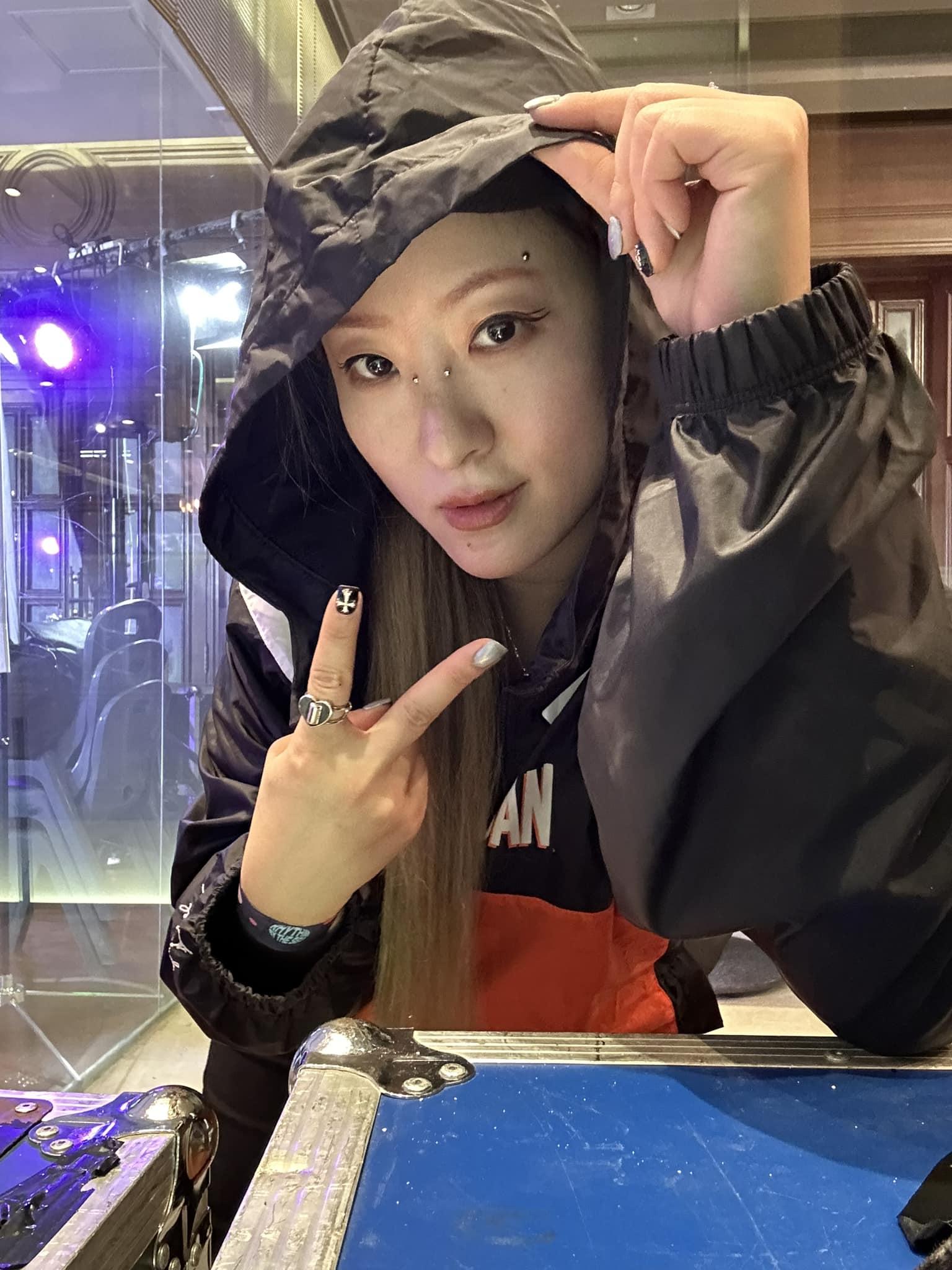 黎美言自2024年起,多以鬆身衣物示人。