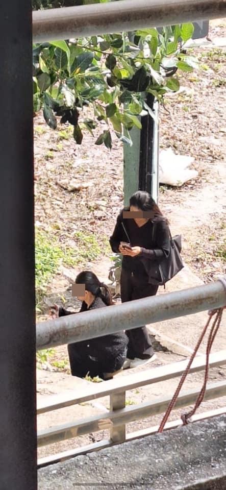 另有網民拍攝到在其他地方見到該兩名長髮女。(網上圖片)