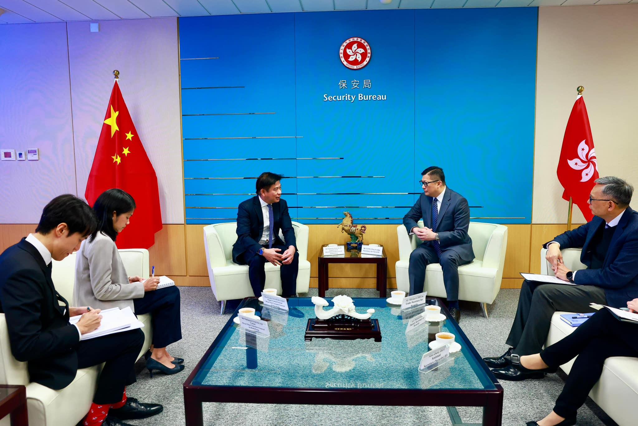 鄧炳強與泰國駐香港總領事代表團會面,感謝對方就有港人在東南亞被禁錮非法工作提供的協助,雙方繼續商討營救港人的行動方案。(鄧炳強fb)