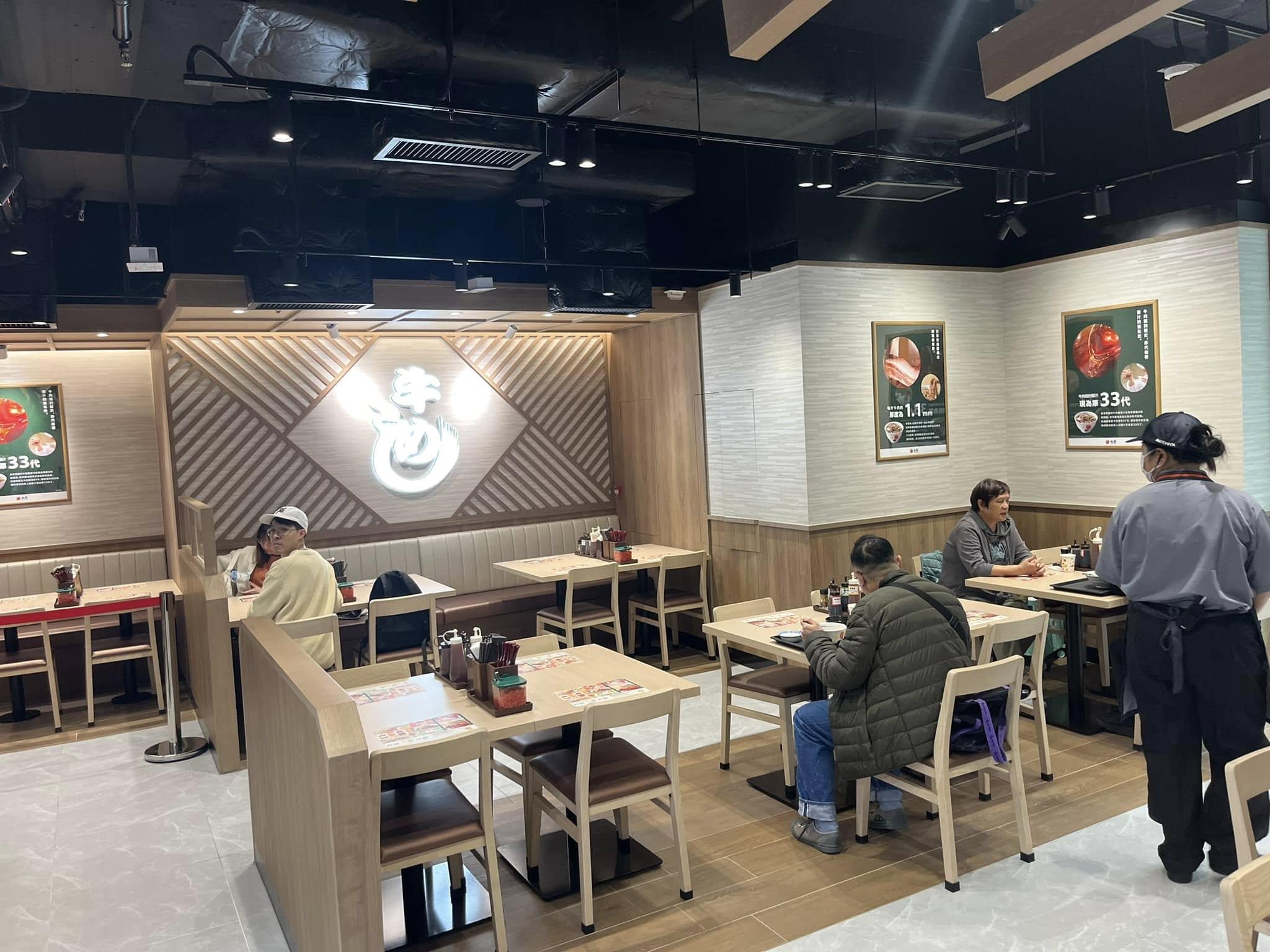 長沙灣分店裝潢跟佐敦店一樣,走簡約木系風。(長沙灣美食及消費關注組圖片)