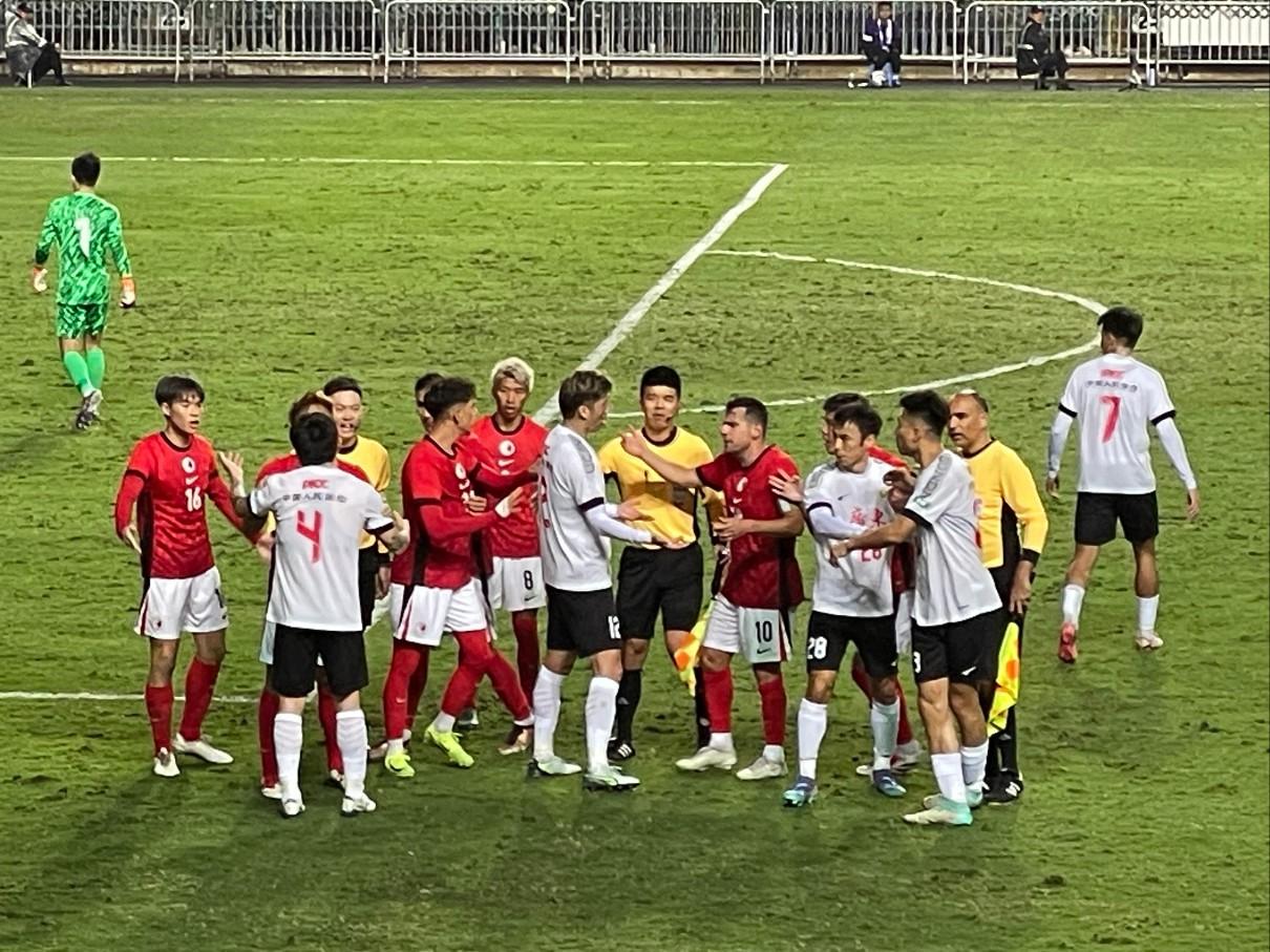 兩隊球員十分認真。