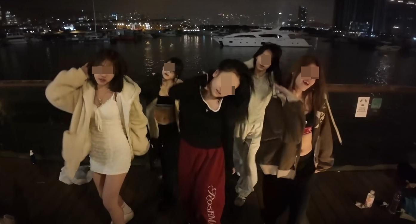 有幾名少女在現場跳舞。(網片截圖)