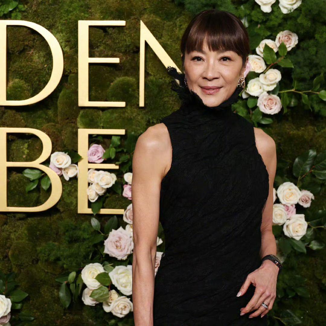 楊紫瓊以瀏海新髮型登場。