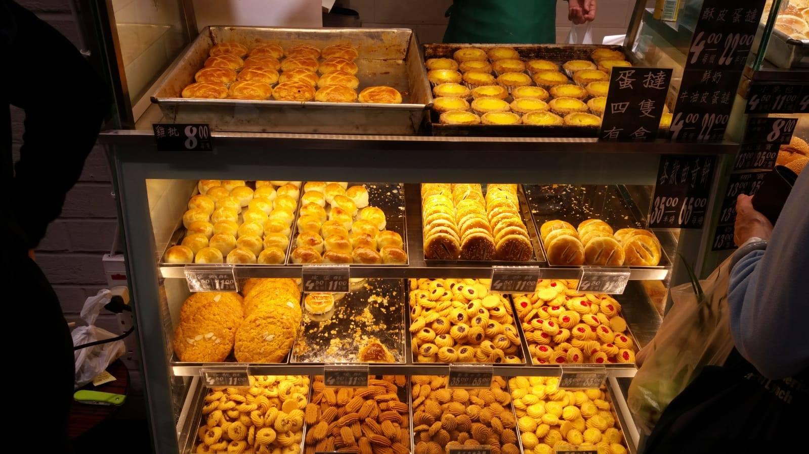 該餅店價格親民,蛋撻4元一個。(fb「慈雲山市場 」圖片)